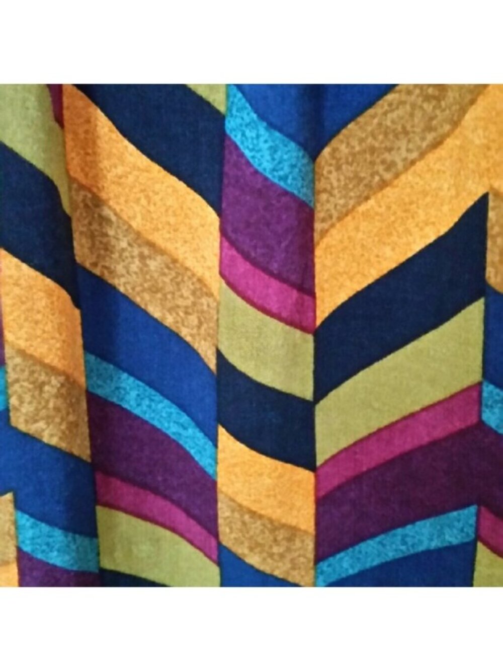 Patterned Top - Picture 3 of 4